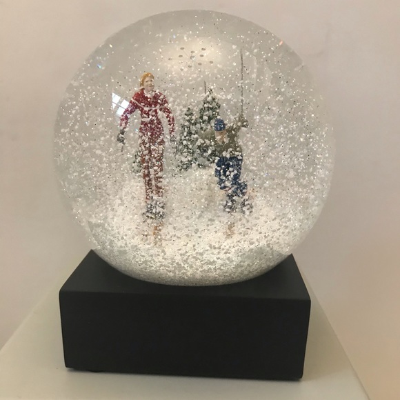 New in Box ASPEN Skiers Snow Globe — Holiday Gift / Decor for Ski Lovers! - Picture 8 of 9